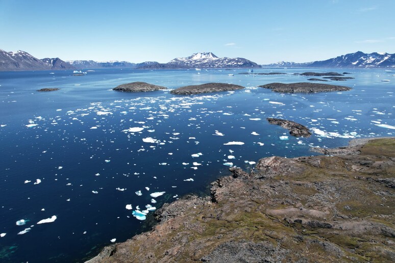 沿着格陵兰岛峡湾寻找氢气